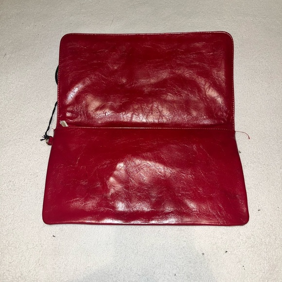 Women’s Urban Expression Clutch - Picture 2 of 4